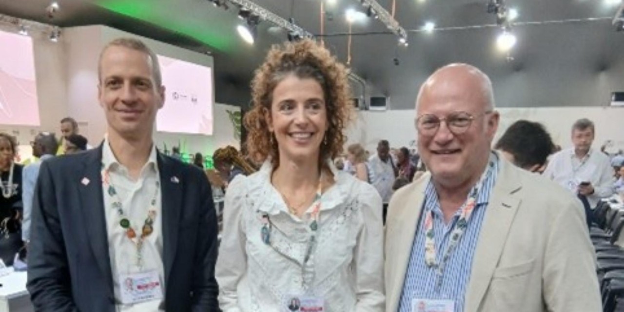 (de g. à dr.) Serge Wilmes, ministre de l'Environnement, du Climat et de la Biodiversité; Sophie Hermans, ministre de la Politique climatique et de la Croissance verte; Jean-Luc Crucke, ministre de la Mobilité, du Climat et de la Transition environnementale