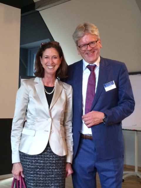 Lydia Mutsch, ministre de la Santé et Dr. Peter Mohr, président de l’EUREGIO Saar-Lor-Lux lors de la conférence du 11 octobre 2014 à Mondorf