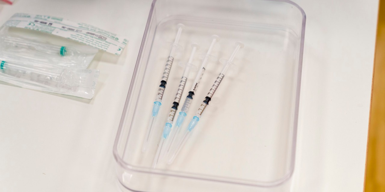 Premières vaccinations contre la COVID-19 dans les maisons de soins par les équipes mobiles