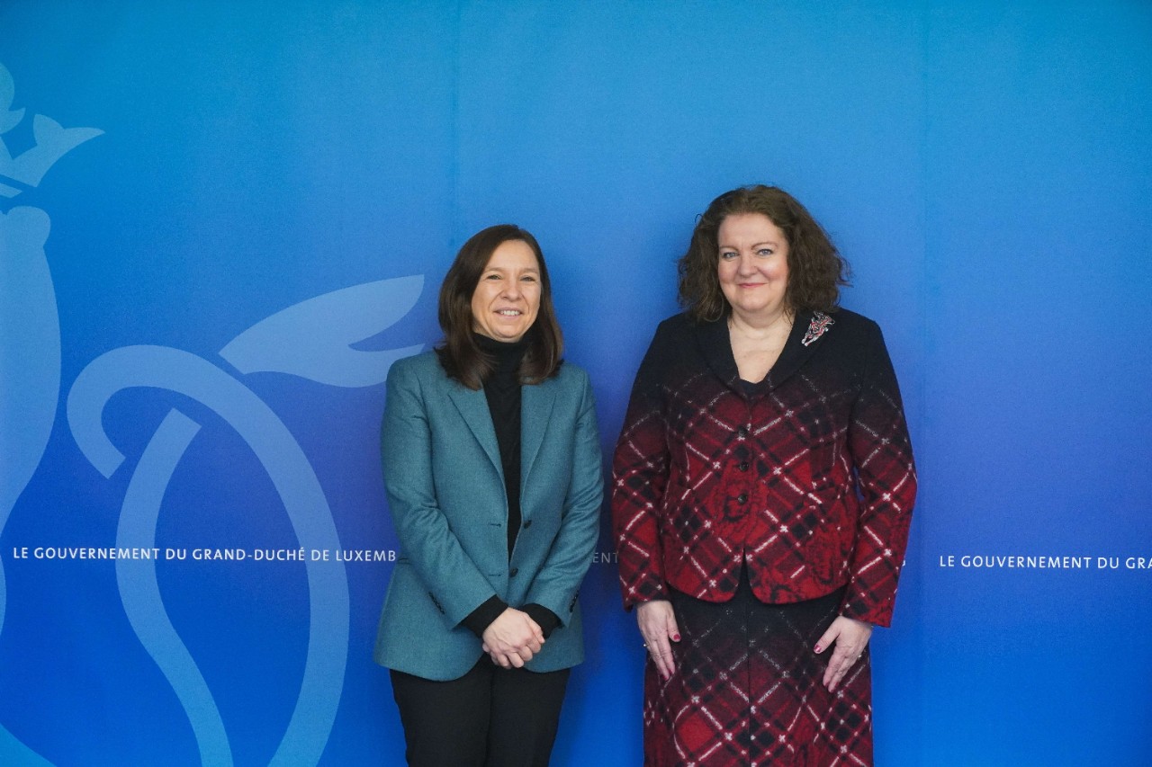 (de g. à dr.) Stéphanie Obertin, ministre de la Recherche et de l’Enseignement supérieur, ministre de la Digitalisation ; S.E. Fleur Thomas, ambassadrice du Royaume-Uni au Luxembourg